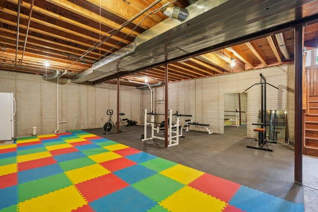 2527 W Goldcrest AVENUE, Milwaukee, WI 53221