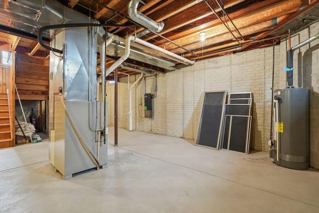 2527 W Goldcrest AVENUE, Milwaukee, WI 53221