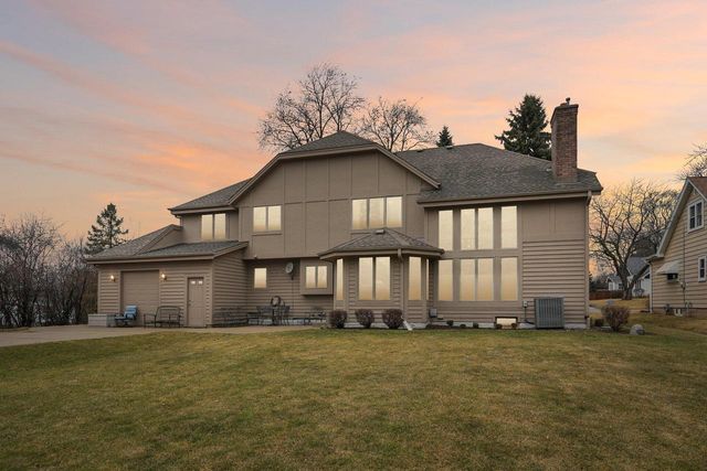 2527 W Goldcrest AVENUE, Milwaukee, WI 53221