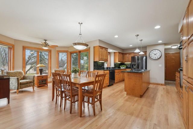 2527 W Goldcrest AVENUE, Milwaukee, WI 53221