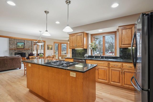 2527 W Goldcrest AVENUE, Milwaukee, WI 53221