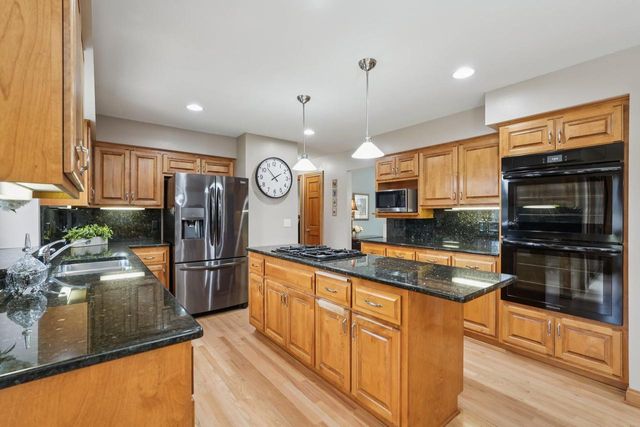 2527 W Goldcrest AVENUE, Milwaukee, WI 53221