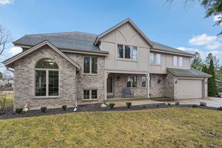 2527 W Goldcrest AVENUE, Milwaukee, WI 53221