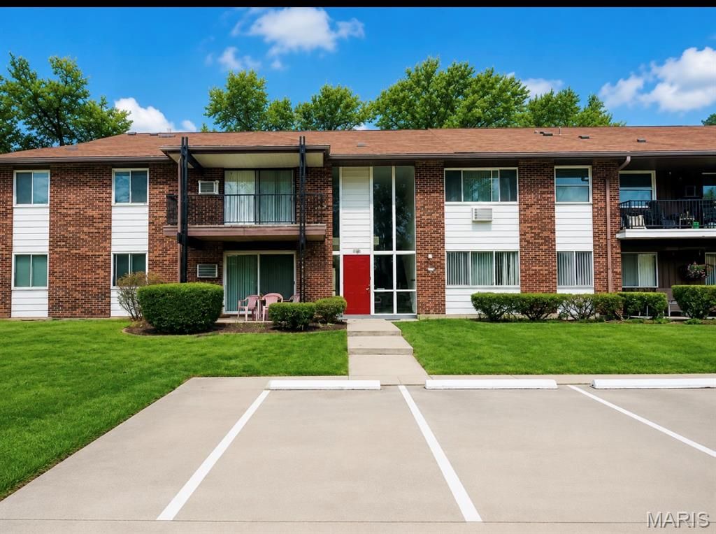 7446 Sieloff Drive F, Hazelwood, MO 63042