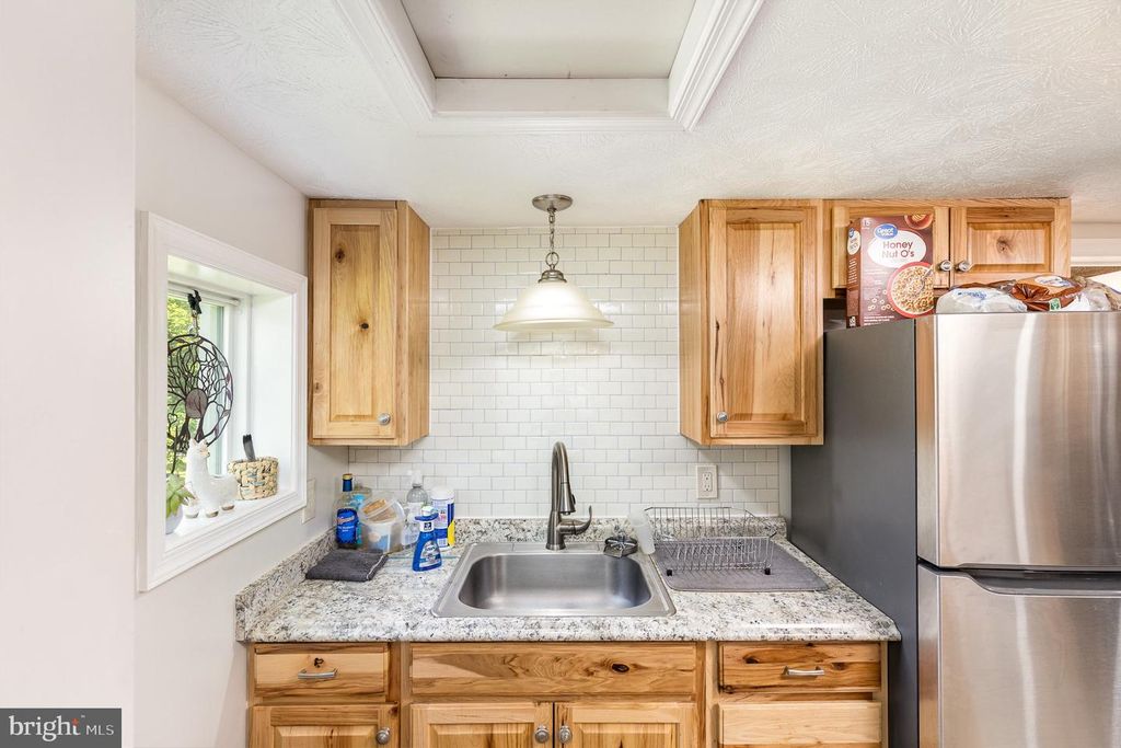 Image 13 of property listing at 406 SIXTH ST, Luray, VA 22835