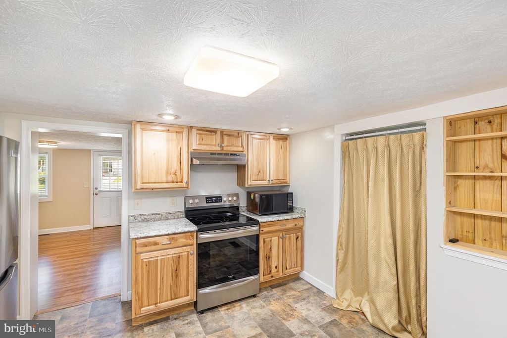 Image 15 of property listing at 406 SIXTH ST, Luray, VA 22835