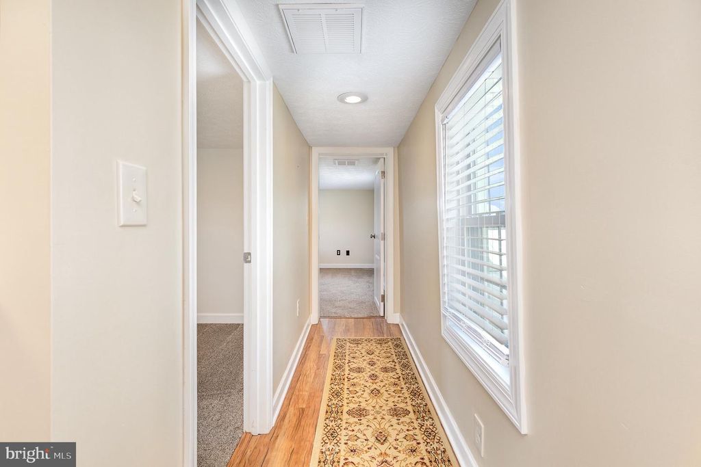 Image 18 of property listing at 406 SIXTH ST, Luray, VA 22835