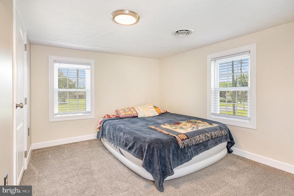 Image 19 of property listing at 406 SIXTH ST, Luray, VA 22835