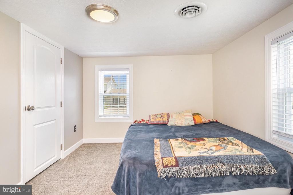 Image 21 of property listing at 406 SIXTH ST, Luray, VA 22835