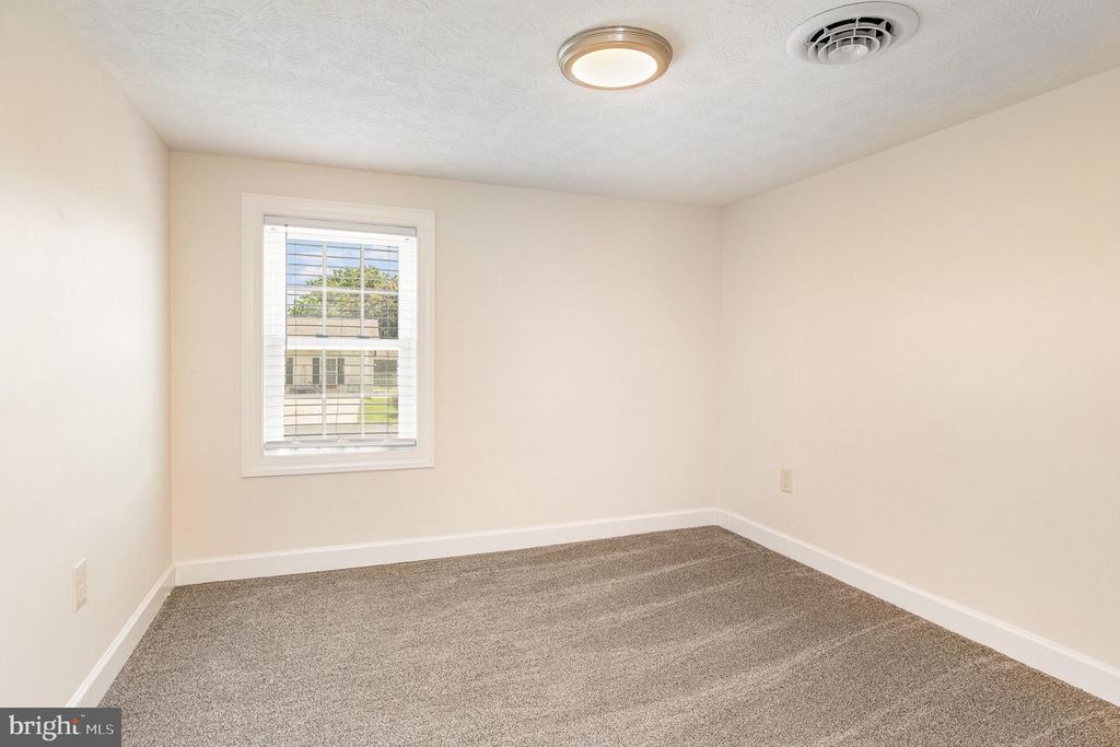 Image 22 of property listing at 406 SIXTH ST, Luray, VA 22835