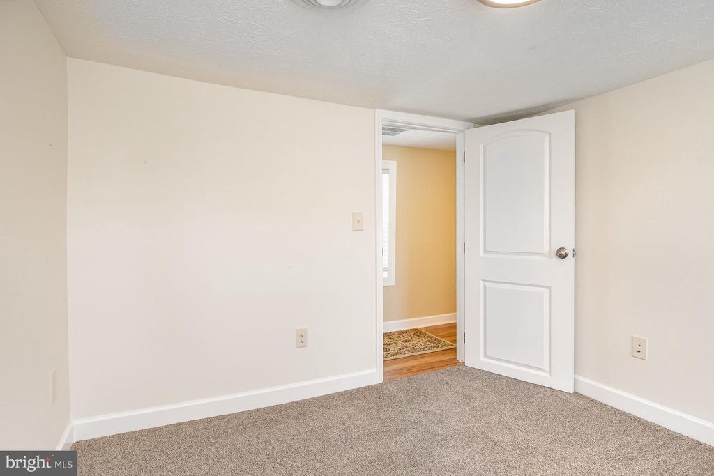 Image 23 of property listing at 406 SIXTH ST, Luray, VA 22835