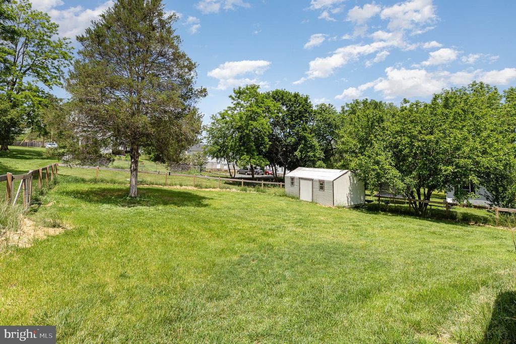 Image 24 of property listing at 406 SIXTH ST, Luray, VA 22835