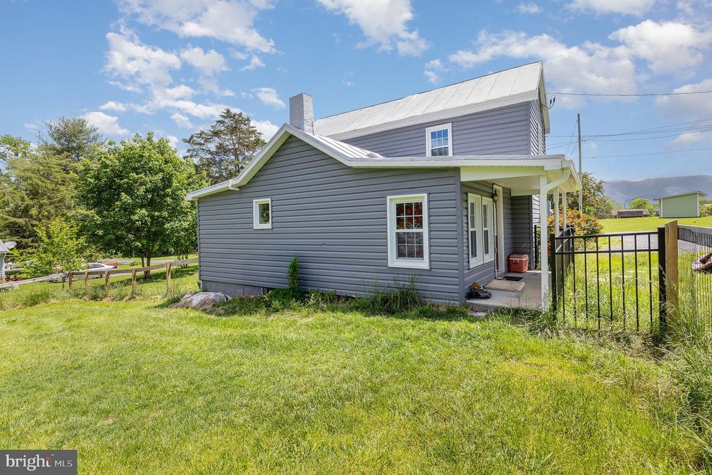 Image 25 of property listing at 406 SIXTH ST, Luray, VA 22835