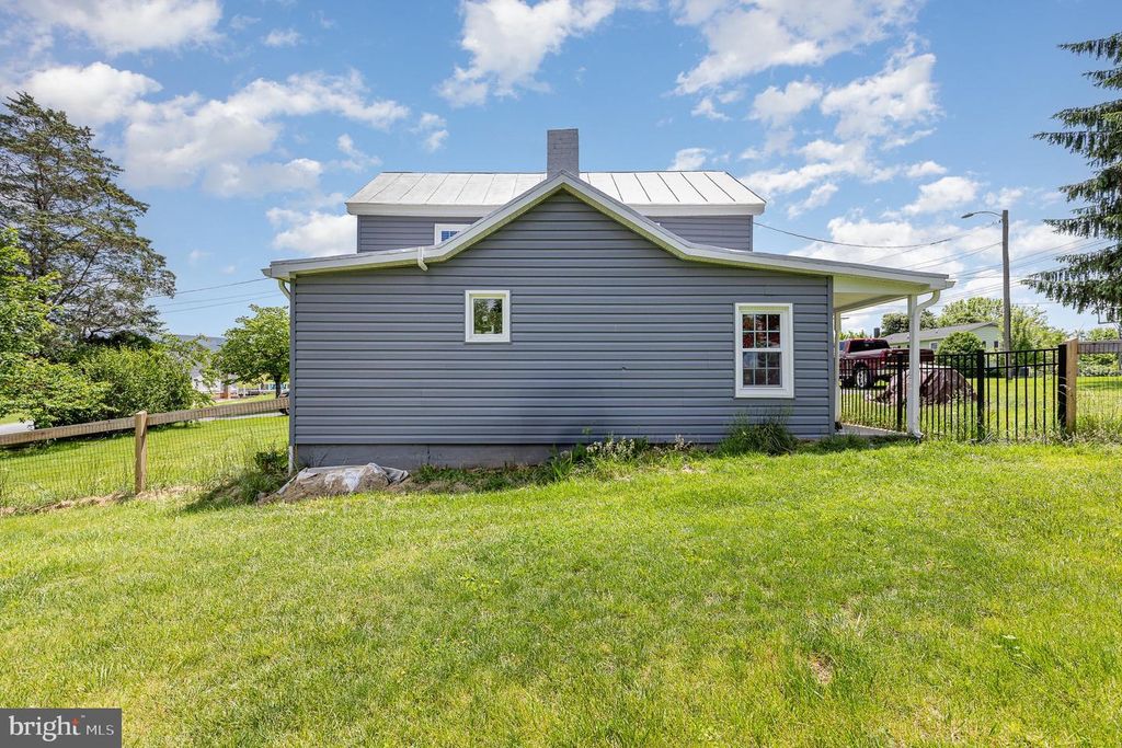 Image 26 of property listing at 406 SIXTH ST, Luray, VA 22835