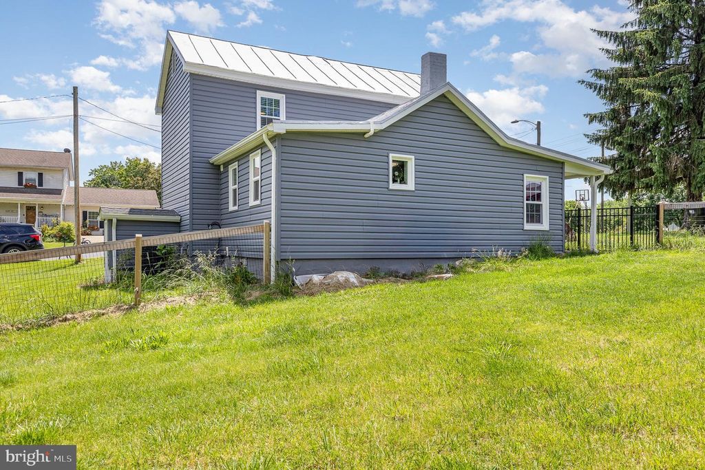 Image 27 of property listing at 406 SIXTH ST, Luray, VA 22835