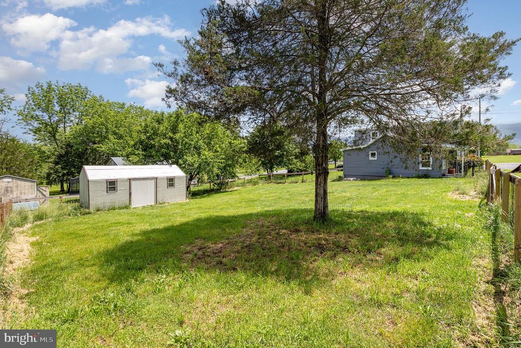 Image 28 of property listing at 406 SIXTH ST, Luray, VA 22835