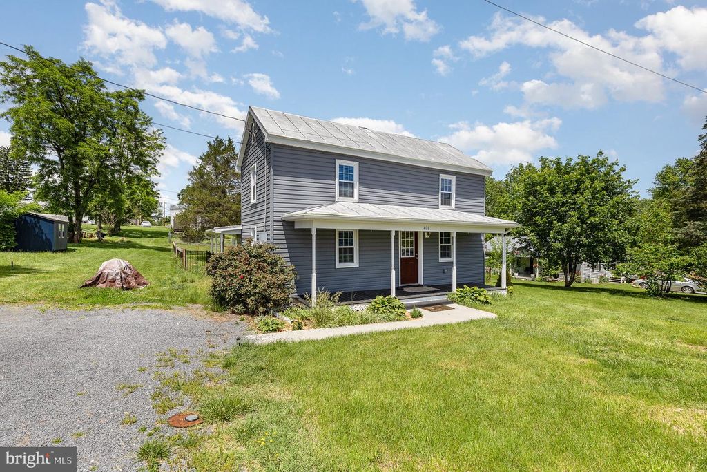 Image 4 of property listing at 406 SIXTH ST, Luray, VA 22835