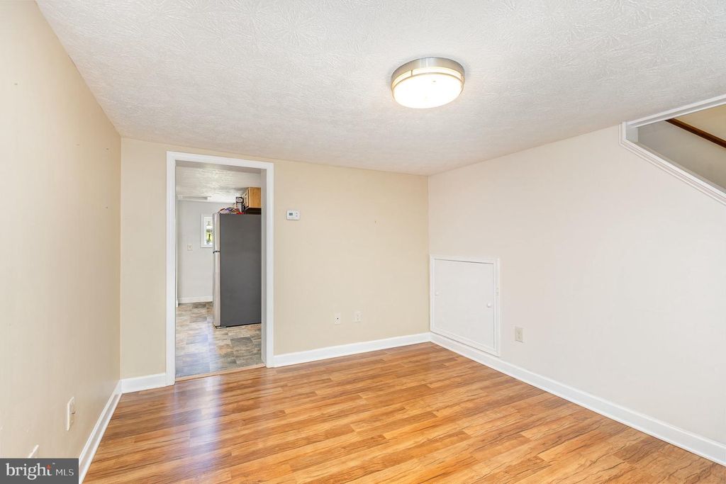 Image 5 of property listing at 406 SIXTH ST, Luray, VA 22835