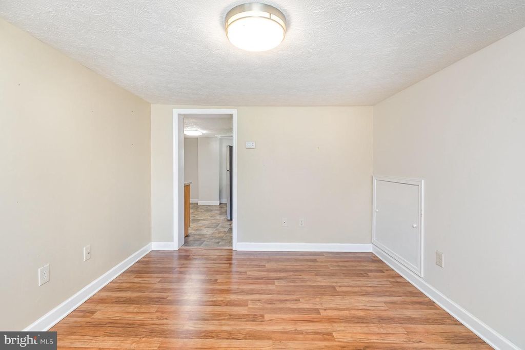 Image 8 of property listing at 406 SIXTH ST, Luray, VA 22835