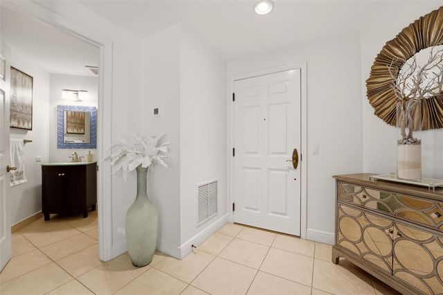 100 CENTRAL AVENUE H716, Sarasota, FL 34236