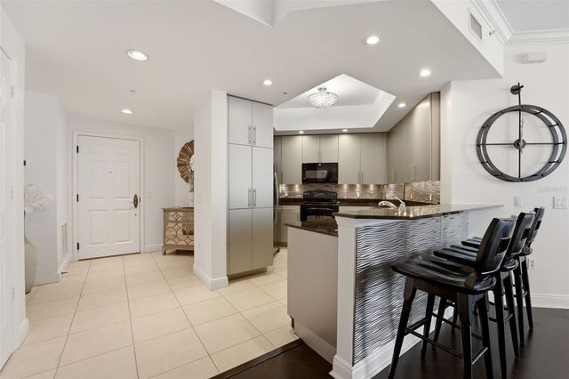 100 CENTRAL AVENUE H716, Sarasota, FL 34236