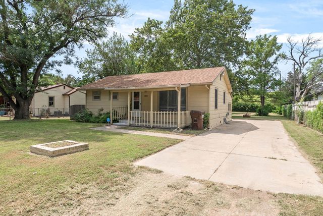 4823 S Madison Ave, Wichita, KS 67216