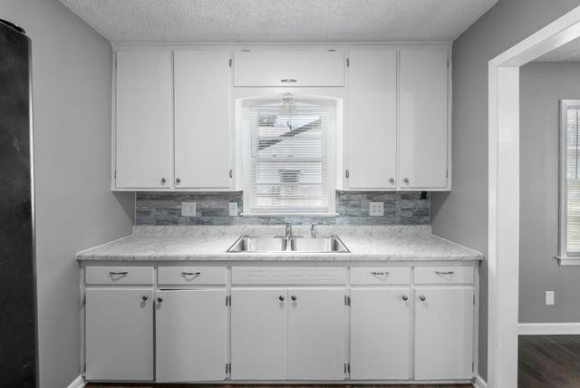 4823 S Madison Ave, Wichita, KS 67216