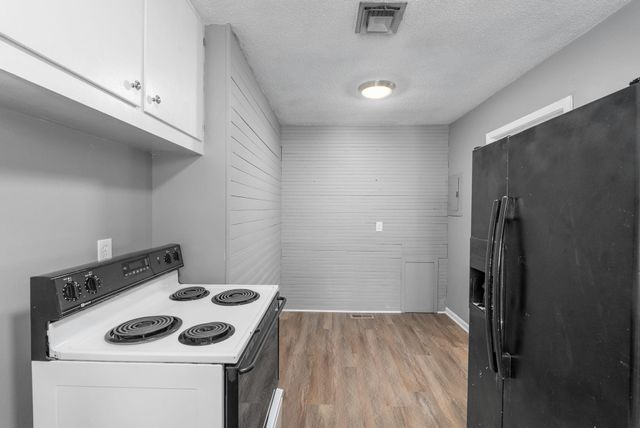 4823 S Madison Ave, Wichita, KS 67216