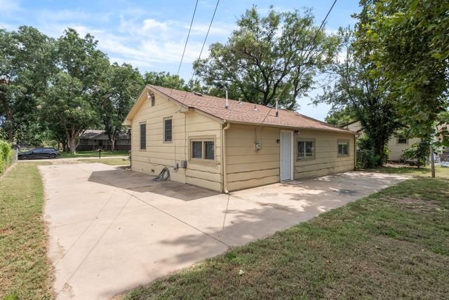 4823 S Madison Ave, Wichita, KS 67216
