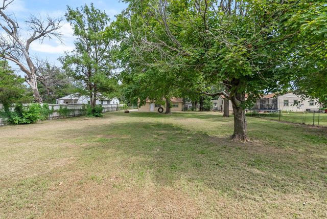 4823 S Madison Ave, Wichita, KS 67216