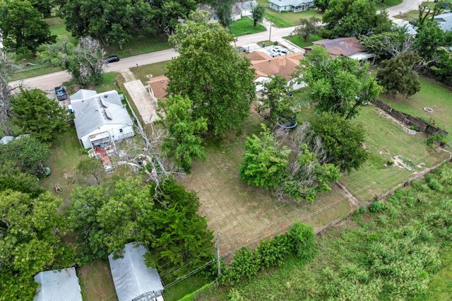 4823 S Madison Ave, Wichita, KS 67216