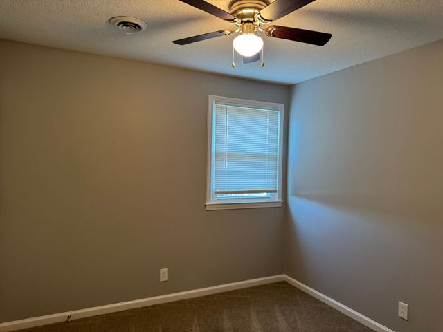 1829 Bourne Cir, Clarksville, TN 37043