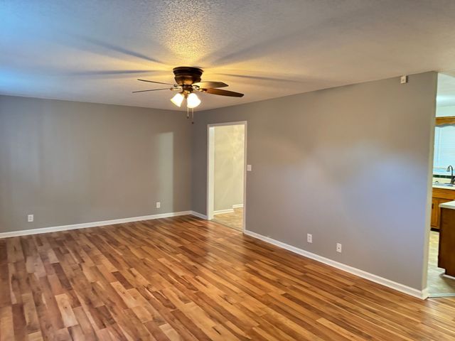 1829 Bourne Cir, Clarksville, TN 37043