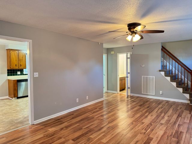 1829 Bourne Cir, Clarksville, TN 37043