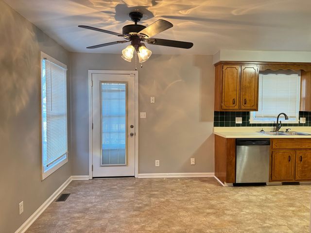 1829 Bourne Cir, Clarksville, TN 37043