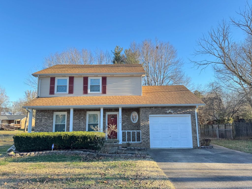 1829 Bourne Cir, Clarksville, TN 37043