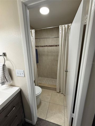 10053 LAKE OAK CIRCLE, Tampa, FL 33624