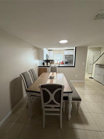 10053 LAKE OAK CIRCLE, Tampa, FL 33624