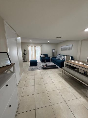 10053 LAKE OAK CIRCLE, Tampa, FL 33624