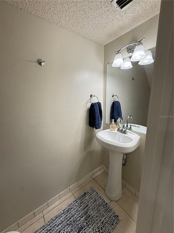 10053 LAKE OAK CIRCLE, Tampa, FL 33624