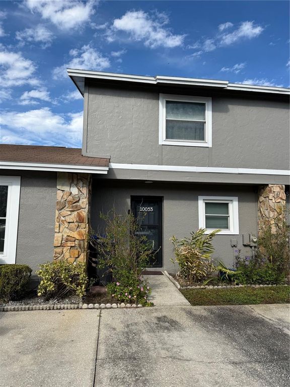 10053 LAKE OAK CIRCLE, Tampa, FL 33624
