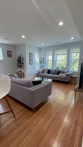 651 E Groveland Park 3W, Chicago, IL 60616