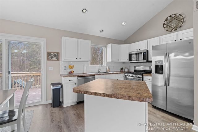 6948 Shady Knoll Drive, Caledonia, MI 49316