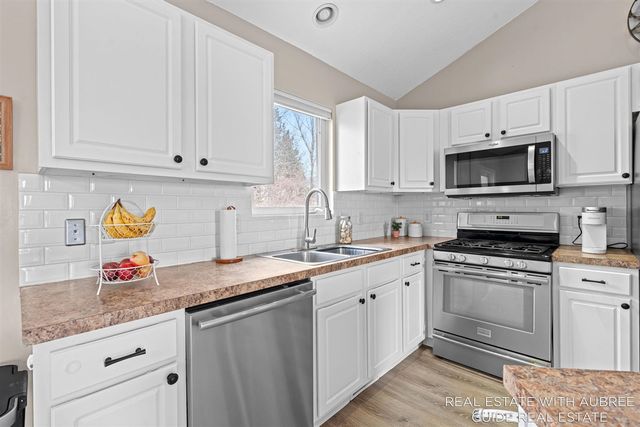 6948 Shady Knoll Drive, Caledonia, MI 49316