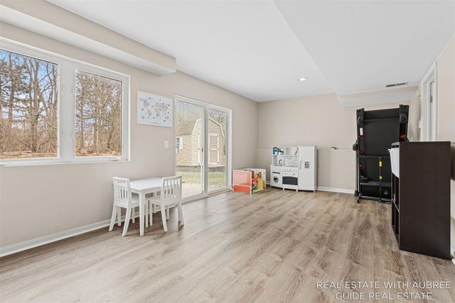 6948 Shady Knoll Drive, Caledonia, MI 49316