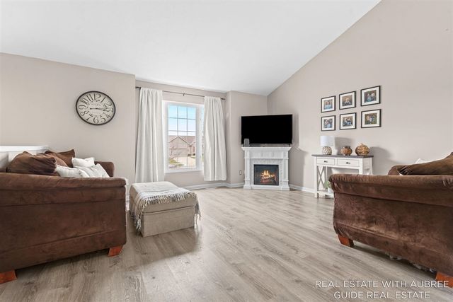 6948 Shady Knoll Drive, Caledonia, MI 49316