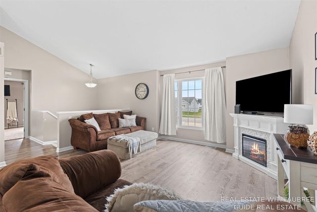 6948 Shady Knoll Drive, Caledonia, MI 49316