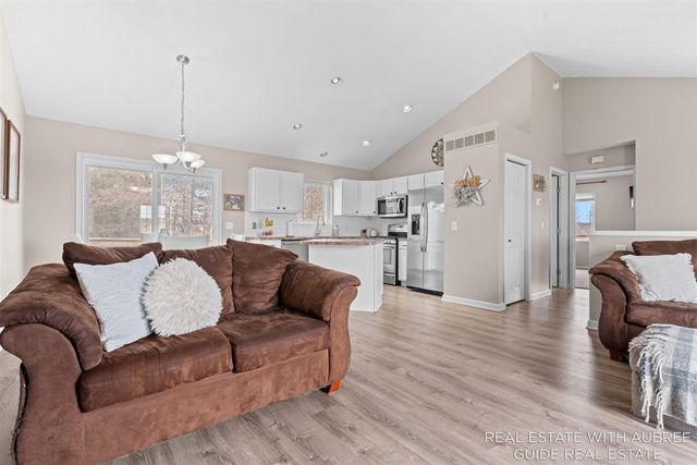 6948 Shady Knoll Drive, Caledonia, MI 49316