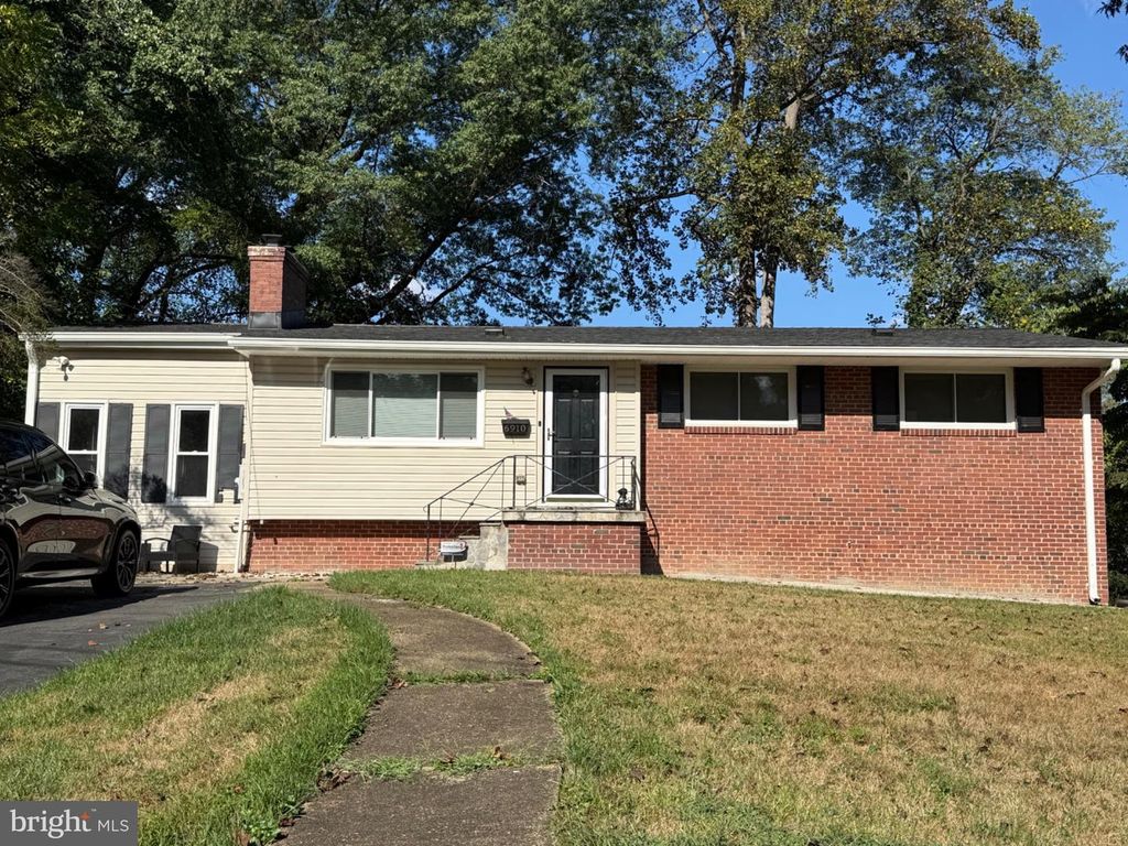 6910 FERN PL, Annandale, VA 22003