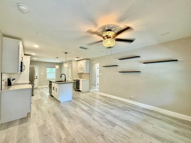 1918 E SHADOWLAWN AVENUE, Tampa, FL 33610